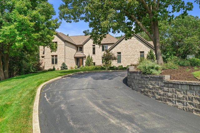 N29W30764 Foxwood DRIVE, Pewaukee, WI 53072