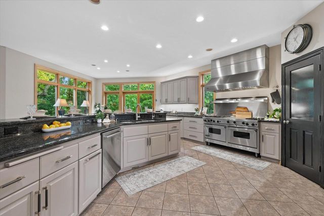 N29W30764 Foxwood DRIVE, Pewaukee, WI 53072