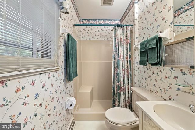302 ALTOONA DR, Fredericksburg, VA 22401