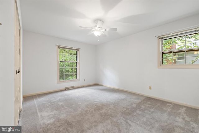 302 ALTOONA DR, Fredericksburg, VA 22401