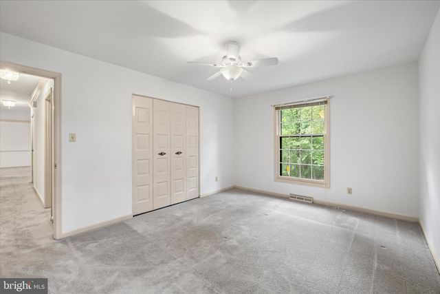 302 ALTOONA DR, Fredericksburg, VA 22401