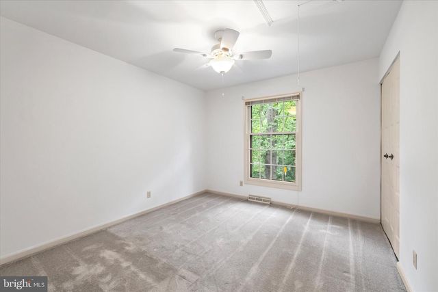 302 ALTOONA DR, Fredericksburg, VA 22401