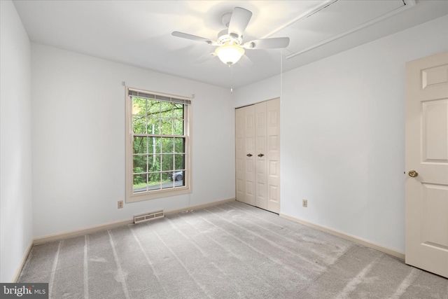 302 ALTOONA DR, Fredericksburg, VA 22401