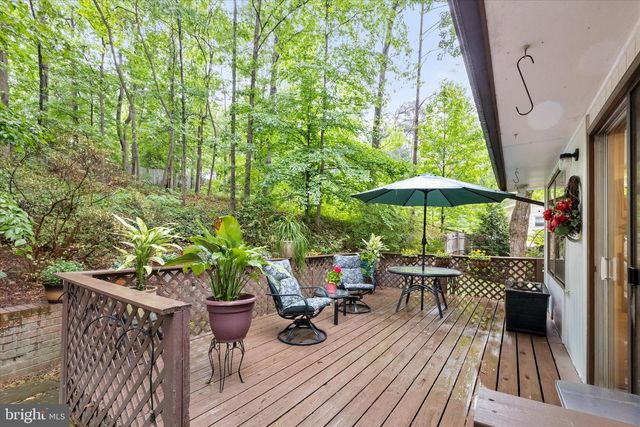 302 ALTOONA DR, Fredericksburg, VA 22401