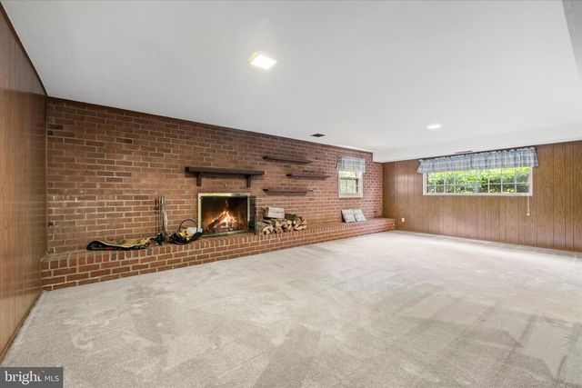 302 ALTOONA DR, Fredericksburg, VA 22401