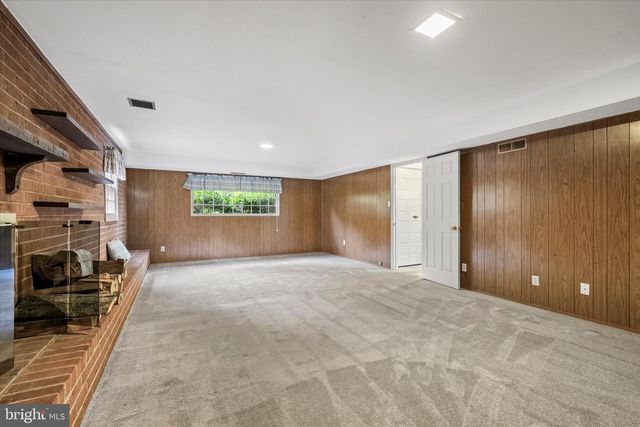 302 ALTOONA DR, Fredericksburg, VA 22401