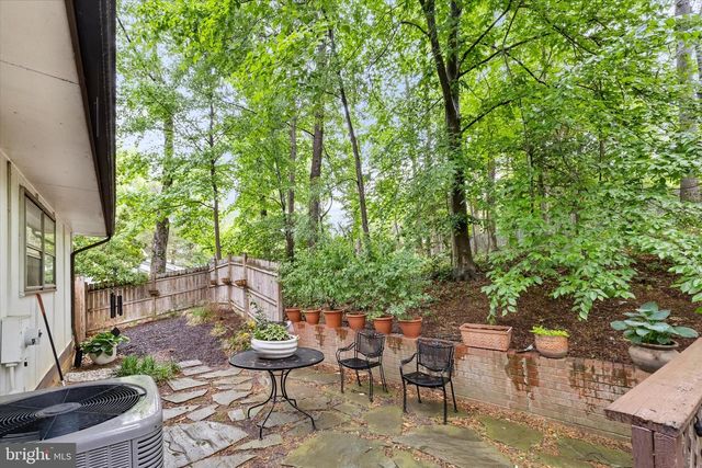 302 ALTOONA DR, Fredericksburg, VA 22401
