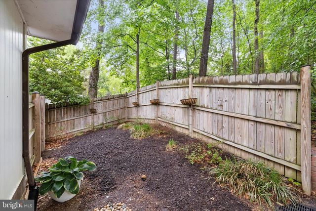 302 ALTOONA DR, Fredericksburg, VA 22401