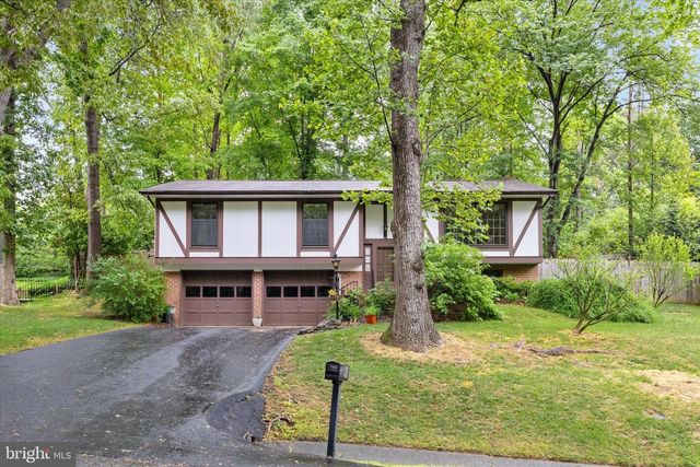 302 ALTOONA DR, Fredericksburg, VA 22401
