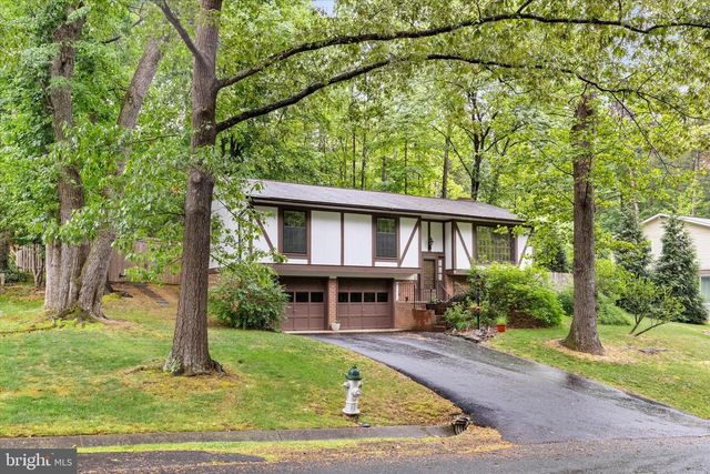 302 ALTOONA DR, Fredericksburg, VA 22401