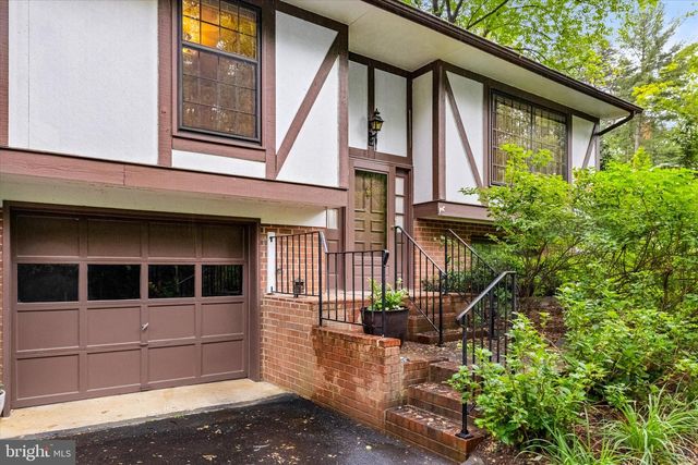 302 ALTOONA DR, Fredericksburg, VA 22401