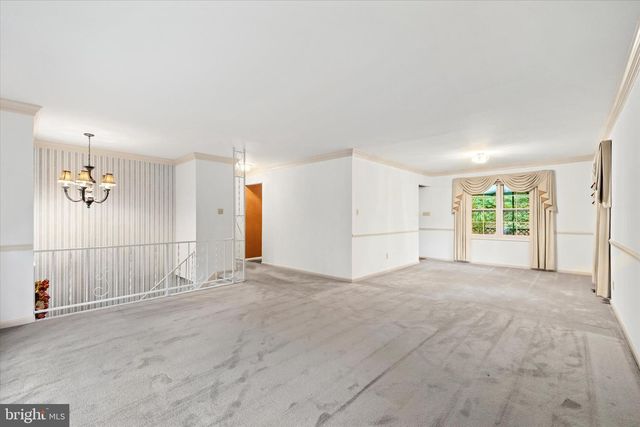 302 ALTOONA DR, Fredericksburg, VA 22401