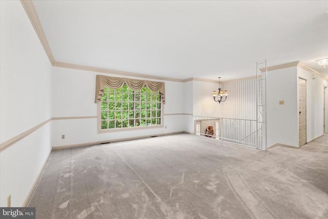 302 ALTOONA DR, Fredericksburg, VA 22401