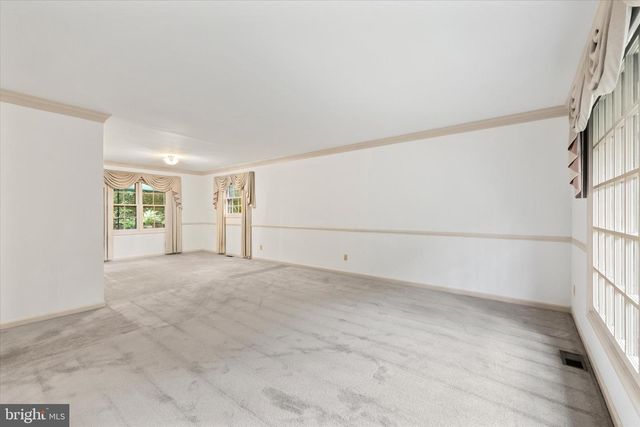 302 ALTOONA DR, Fredericksburg, VA 22401