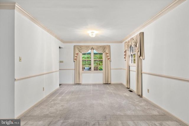 302 ALTOONA DR, Fredericksburg, VA 22401