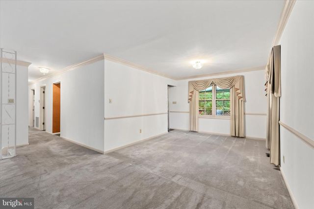302 ALTOONA DR, Fredericksburg, VA 22401