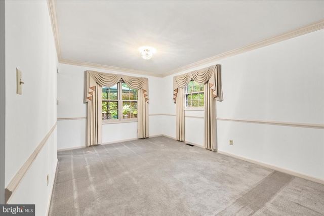 302 ALTOONA DR, Fredericksburg, VA 22401