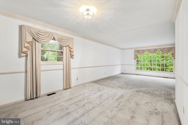 302 ALTOONA DR, Fredericksburg, VA 22401