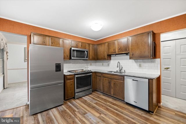 302 ALTOONA DR, Fredericksburg, VA 22401