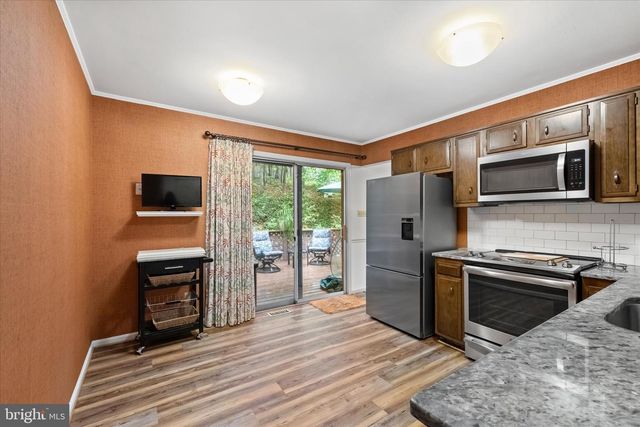 302 ALTOONA DR, Fredericksburg, VA 22401