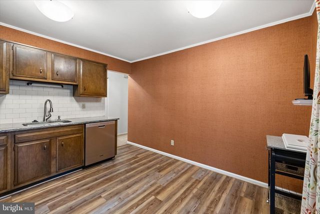 302 ALTOONA DR, Fredericksburg, VA 22401