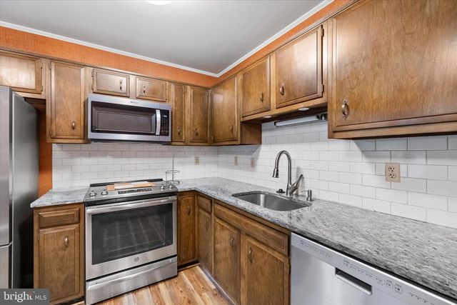 302 ALTOONA DR, Fredericksburg, VA 22401