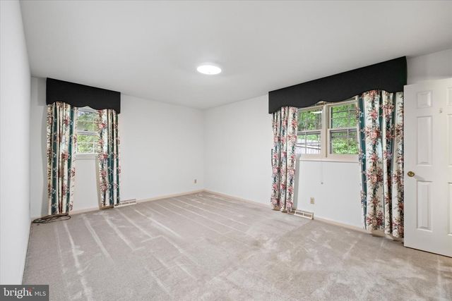 302 ALTOONA DR, Fredericksburg, VA 22401