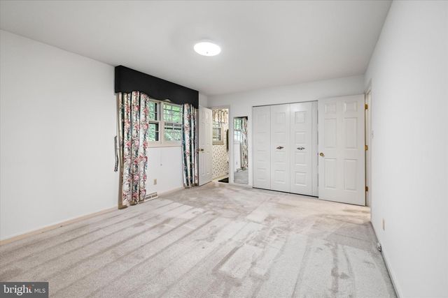 302 ALTOONA DR, Fredericksburg, VA 22401