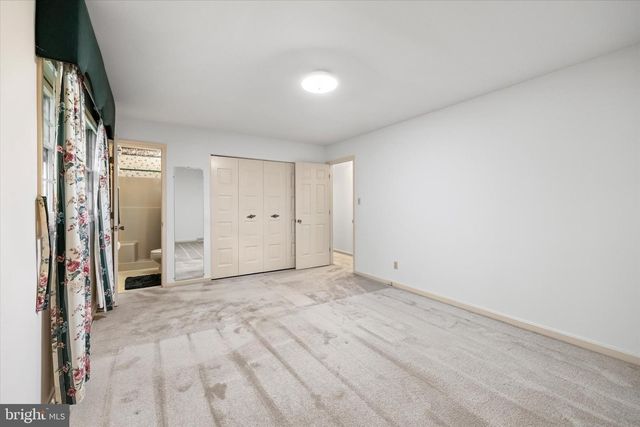 302 ALTOONA DR, Fredericksburg, VA 22401