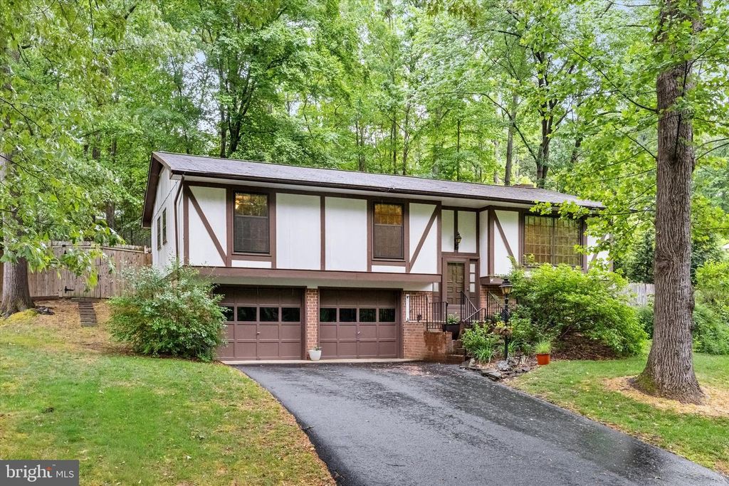 302 ALTOONA DR, Fredericksburg, VA 22401