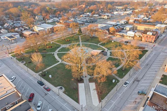 1018 Laurel Street, Highland, IL 62249