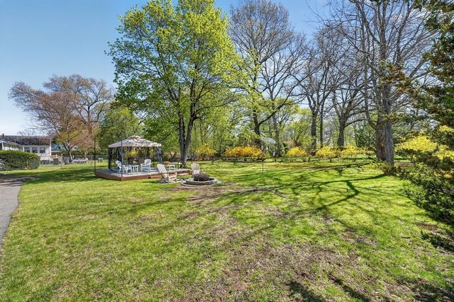 4 Lakeside Drive, Framingham, MA 01702