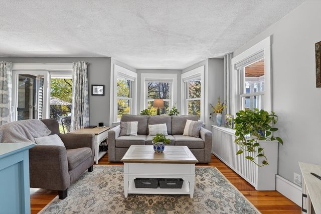 4 Lakeside Drive, Framingham, MA 01702