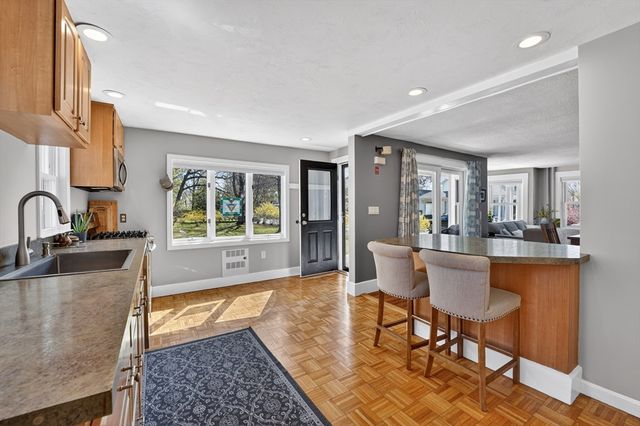 4 Lakeside Drive, Framingham, MA 01702