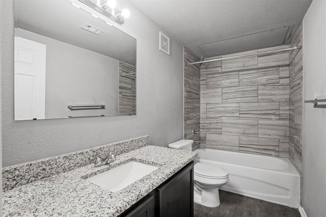 612 Meadow View Court 101, Denton, TX 76207