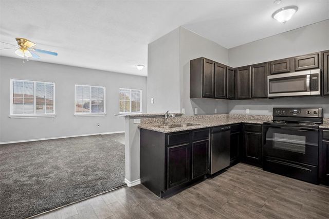 612 Meadow View Court 101, Denton, TX 76207