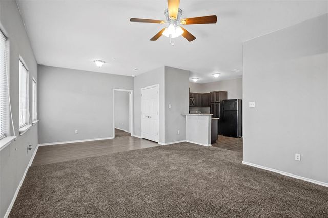 612 Meadow View Court 101, Denton, TX 76207