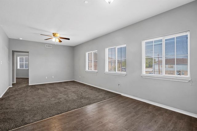 612 Meadow View Court 101, Denton, TX 76207