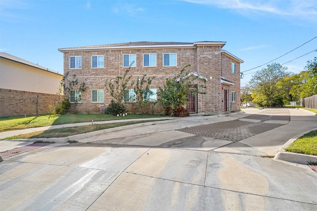 612 Meadow View Court 101, Denton, TX 76207