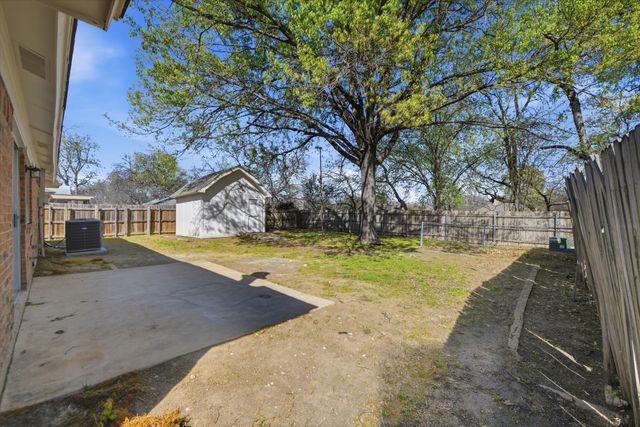 5416 Dunson Drive, Haltom City, TX 76148