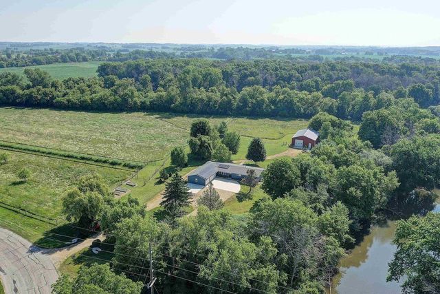 N3562 River Road, Columbus, WI 53925