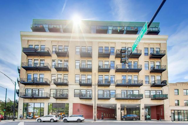 1645 W Ogden Avenue 602, Chicago, IL 60612