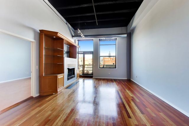 1645 W Ogden Avenue 602, Chicago, IL 60612