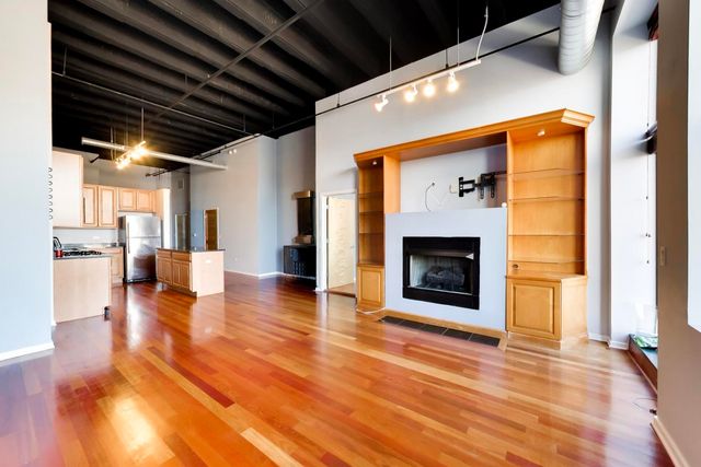 1645 W Ogden Avenue 602, Chicago, IL 60612