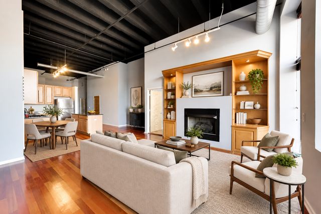 1645 W Ogden Avenue 602, Chicago, IL 60612