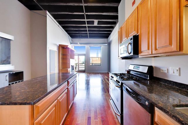 1645 W Ogden Avenue 602, Chicago, IL 60612