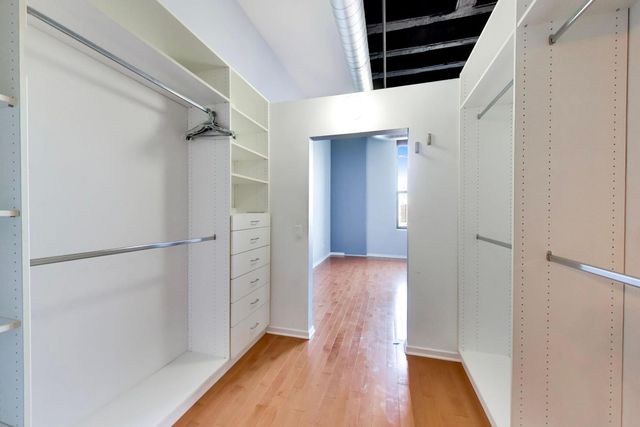 1645 W Ogden Avenue 602, Chicago, IL 60612