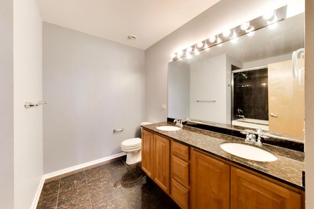 1645 W Ogden Avenue 602, Chicago, IL 60612