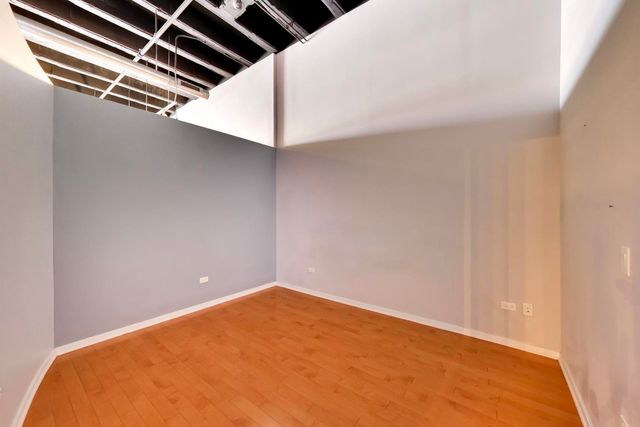1645 W Ogden Avenue 602, Chicago, IL 60612
