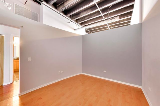 1645 W Ogden Avenue 602, Chicago, IL 60612
